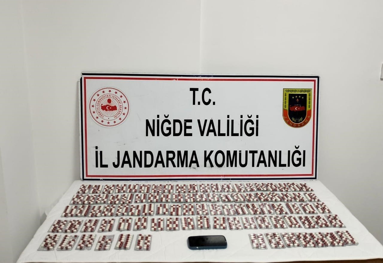 NİĞDE İL JANDARMA KOMUTANLIĞI EKİPLERİNCE, UYUŞTURUCU VE UYARICI MADDE SATAN ŞAHISLARIN...