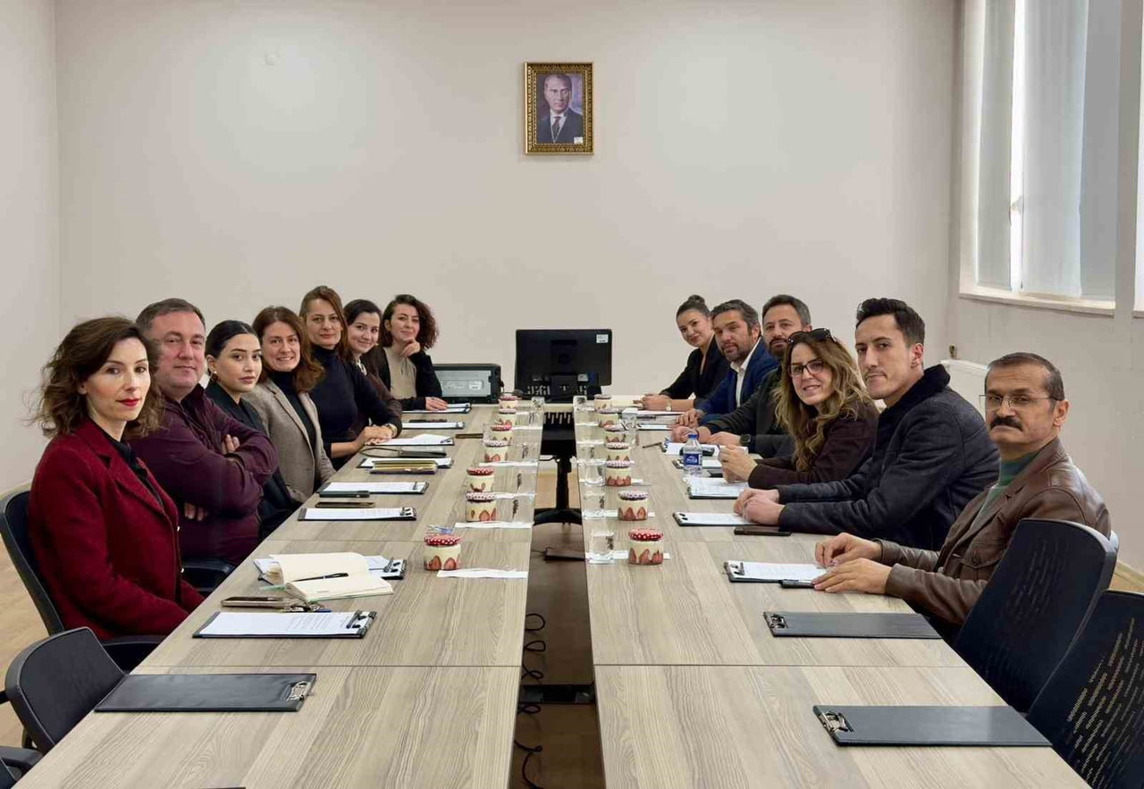 NİĞDE ÖMER HALİSDEMİR ÜNİVERSİTESİ İLETİŞİM FAKÜLTESİ TARAFINDAN DÜZENLENEN DIŞ PAYDAŞ TOPLANTISI...