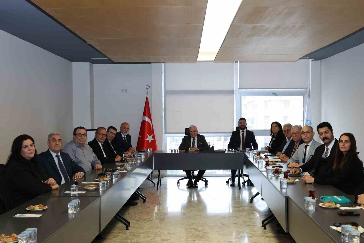 NİLÜFER BELEDİYE BAŞKANI ŞADİ ÖZDEMİR, İLÇEDE FAALİYET GÖSTEREN ORGANİZE SANAYİ BÖLGELERİNİN...