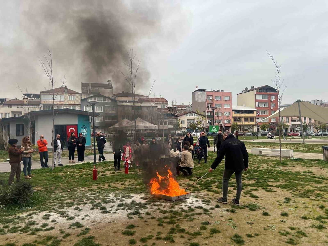 NİLÜFER BELEDİYESİ, SİVİL TOPLUM KURULUŞLARI İLE İŞ BİRLİĞİ YAPARAK AFET BİLİNCİNİ ARTIRIYOR....