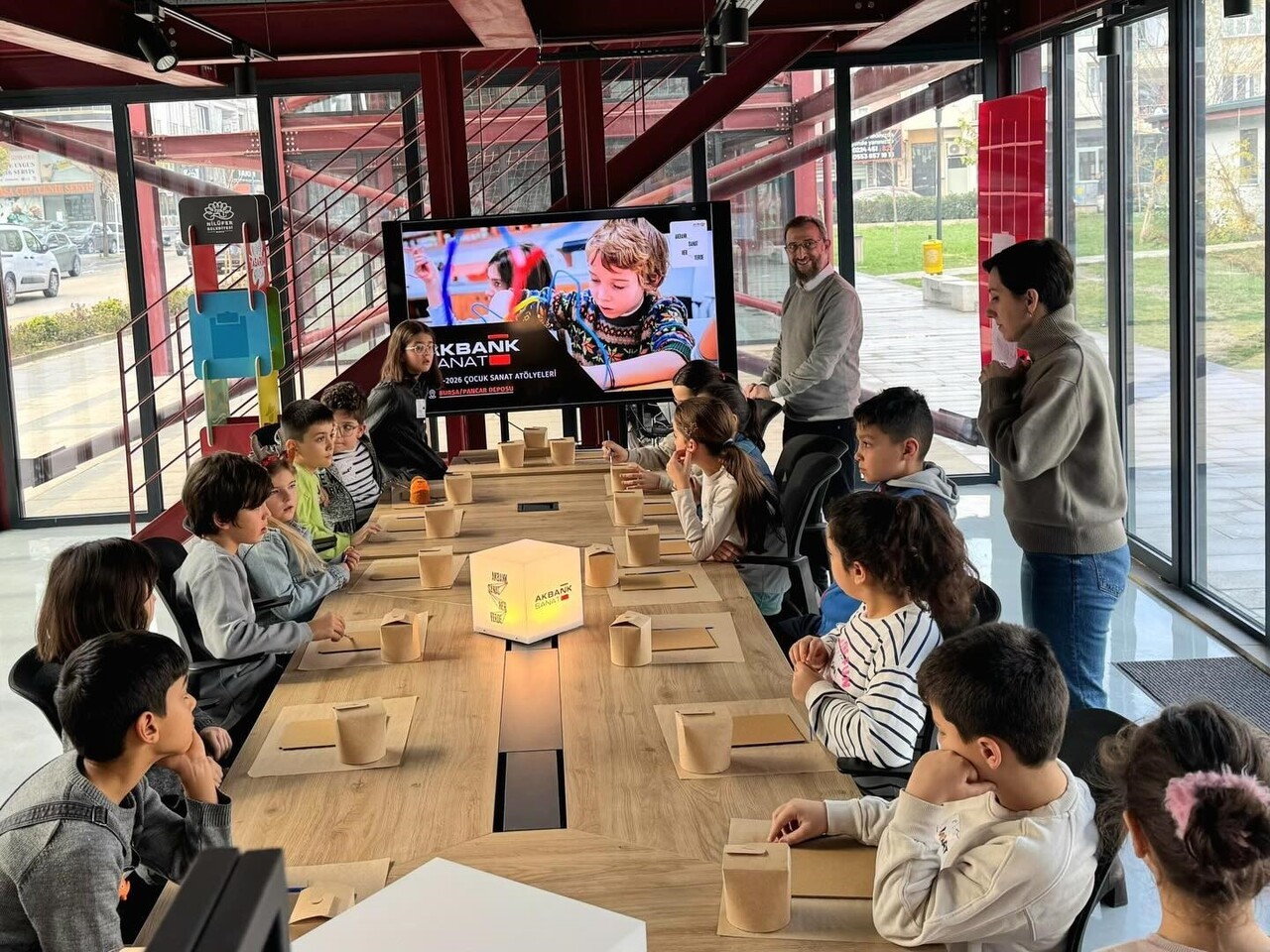 NİLÜFER BELEDİYESİ VE AKBANK SANAT İŞ BİRLİĞİYLE PANCAR DEPOSU’NDA DÜZENLENEN ATÖLYELERDE ÇOCUKLAR...