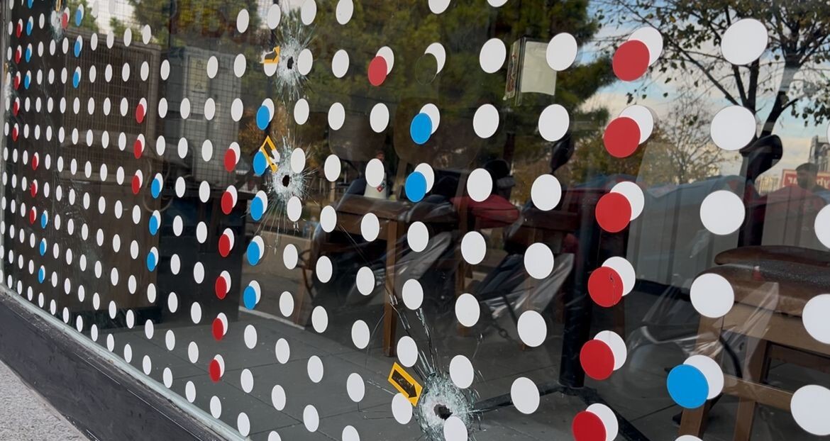 NİLÜFER İLÇESİNDE MOTOSİKLETLİ ŞAHIS, BİR PİZZACIYA KURŞUN YAĞDIRDI