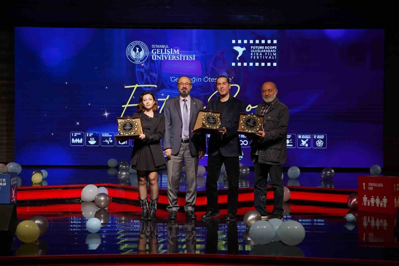 ÖDÜLLER SAHİPLERİNE VERİLDİ