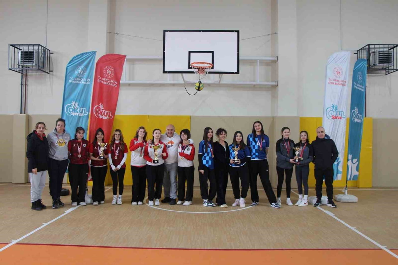 OKUL SPORLARI FLOOR CURLİNG GENÇLER MÜSABAKALARI, İSMET PAŞA ORTAOKULU SPOR SALONU’NDA...