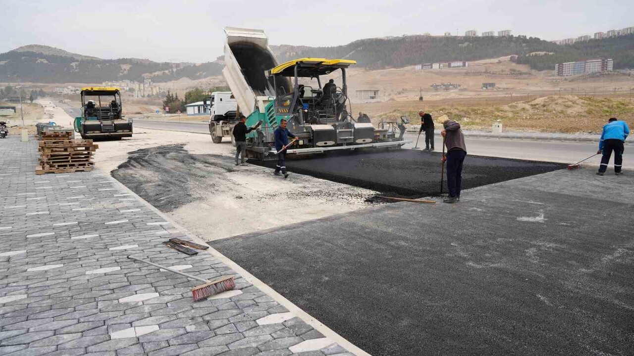 OKULLAR BÖLGESİNDE ASFALT ÇALIŞMALARINA DEVAM EDİYOR