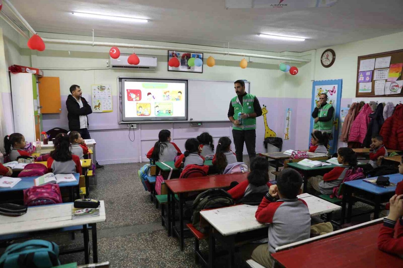 OKULLARDA SIFIR ATIK KÜLTÜRÜNÜ YAYGINLAŞTIRIYOR