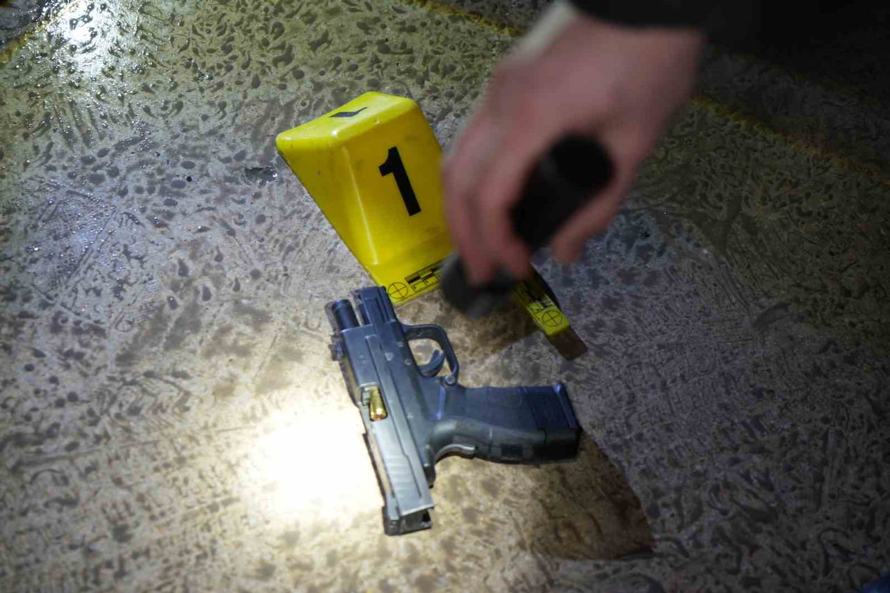 OLAY YERİNDE BULUNAN TABANCA