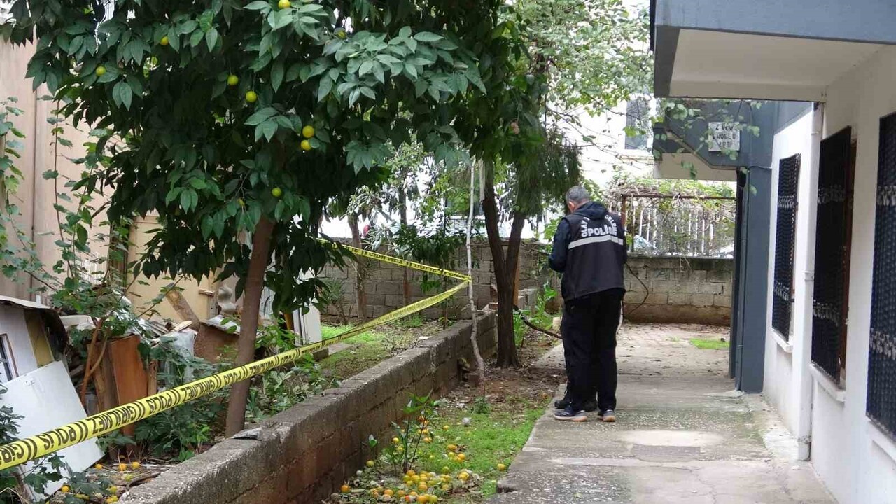 OLAY YERİNDE İNCELEME YAPAN ANTALYA EMNİYET MÜDÜRLÜĞÜ ASAYİŞ ŞUBE MÜDÜRLÜĞÜ CİNAYET BÜRO AMİRLİĞİ...