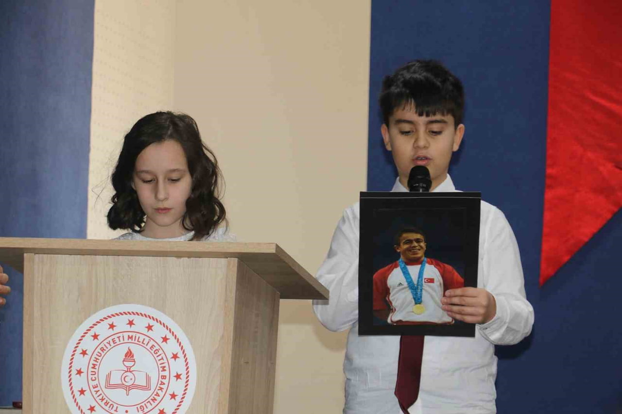 OLİMPİYAT, DÜNYA VE AVRUPA ŞAMPİYONU ESKİ MİLLİ HALTERCİ HALİL MUTLU, GAZİ OSMAN PAŞA İLKOKULU...