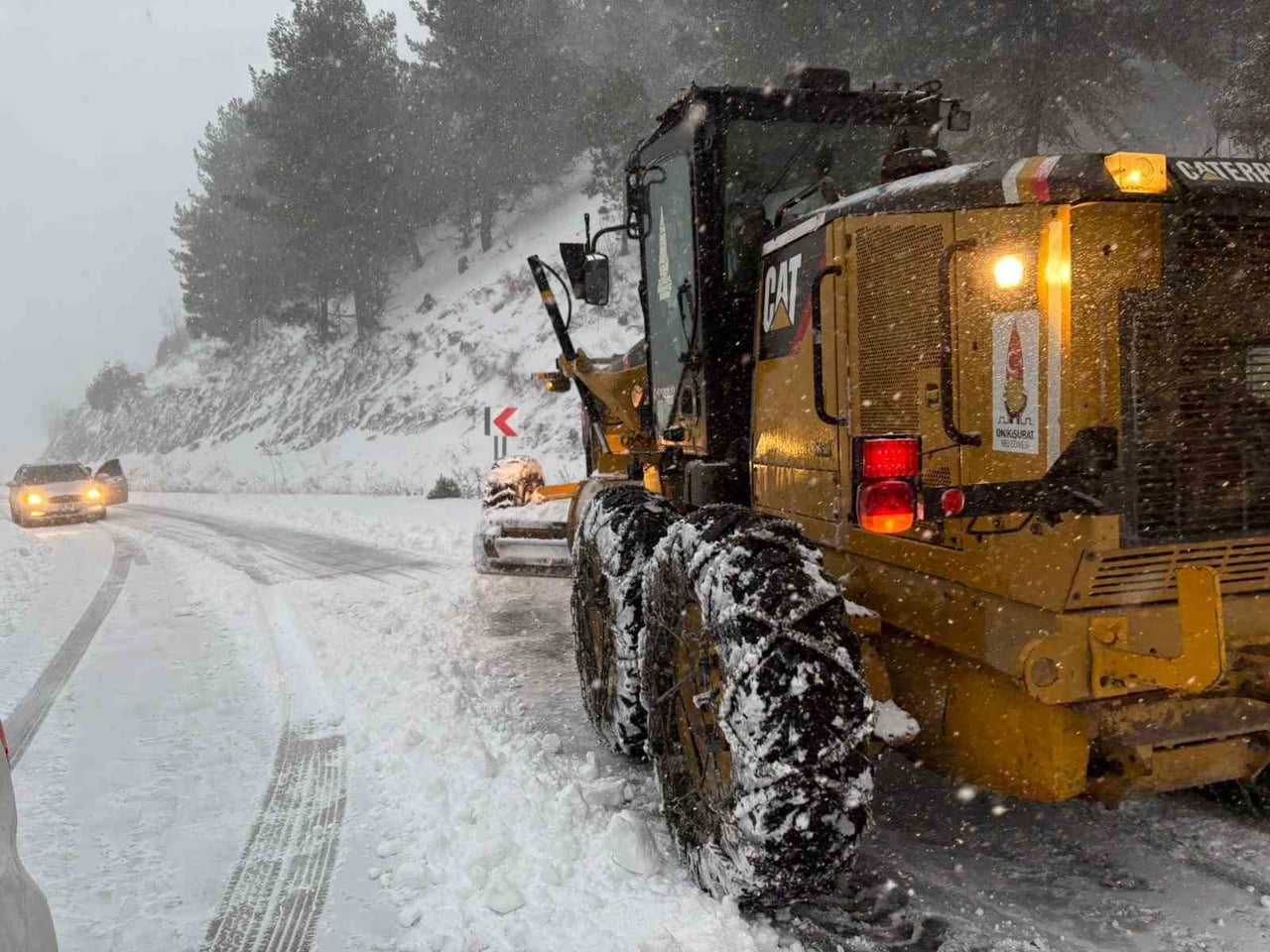ONİKİŞUBAT BELEDİYESİ, İLÇEDE ETKİLİ OLAN KAR YAĞIŞIYLA BİRLİKTE GECE SAATLERİNDEN İTİBAREN TÜM...