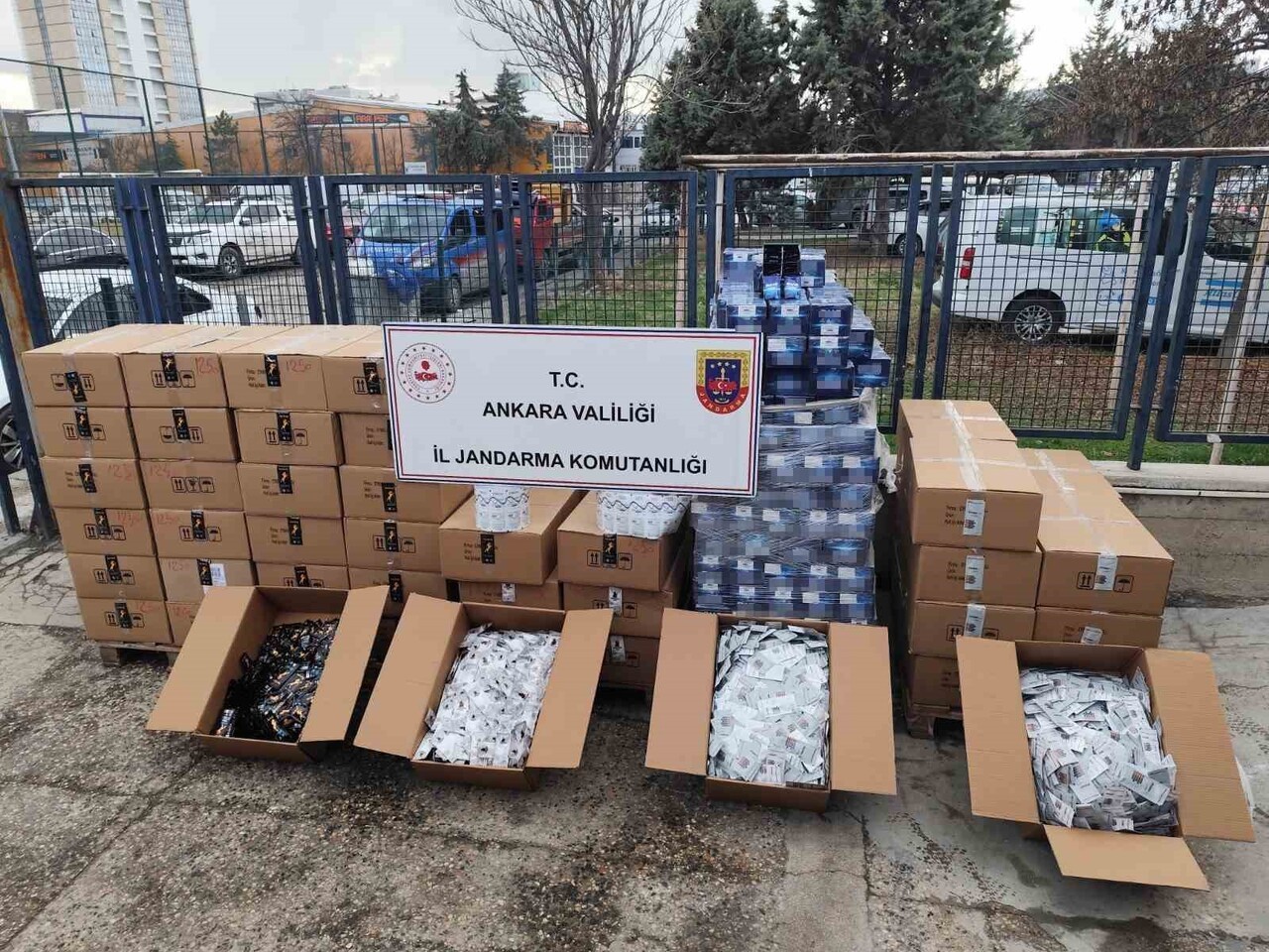 OPERASYON SONUCU YAKLAŞIK 13 BUÇUK MİLYON LİRA DEĞERİNDEKİ 127 BİN 600 ADET CİNSEL İÇERİKLİ ÜRÜN...