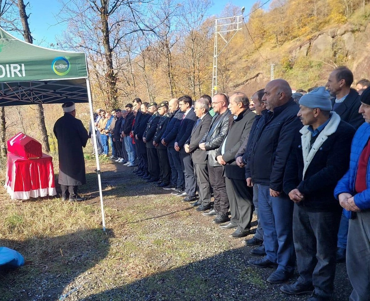 ORDU'DA, VEFAT EDEN KIBRIS GAZİSİ MEHMET YEŞER, DÜZENLENEN TÖRENLE SON YOLCULUĞUNA UĞURLANDI.