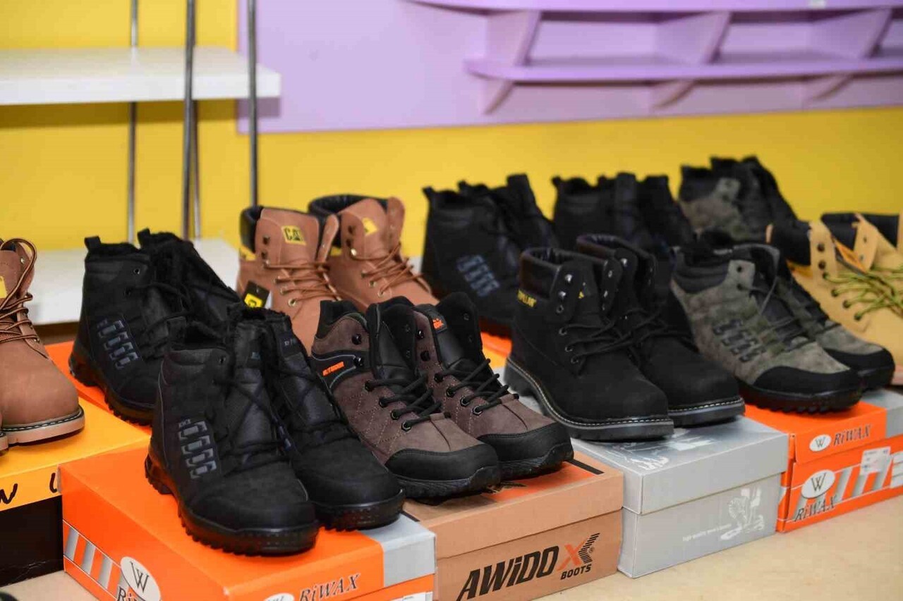 OSMANGAZİ BELEDİYESİ, TURGUT YILMAZİPEK YATILI BÖLGE ORTAOKULU’NDAKİ ÖĞRENCİLER İÇİN MONT, BOT VE...