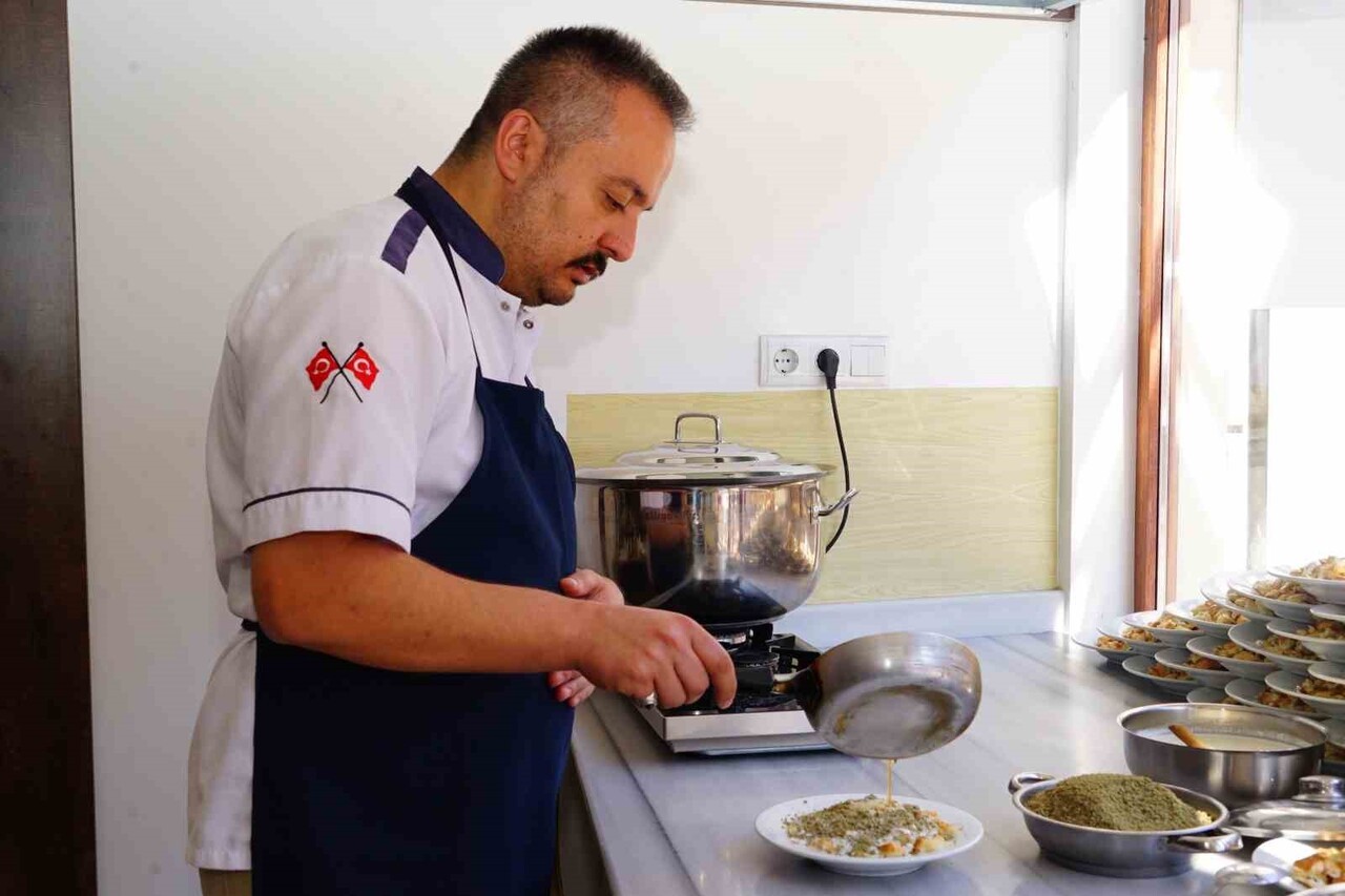 OSMANLI'DAN GÜNÜMÜZE UZANAN KÖKLÜ BİR MUTFAK MİRASI OLAN TİRİT, KASTAMONU'NUN TESCİLLİ COĞRAFİ...