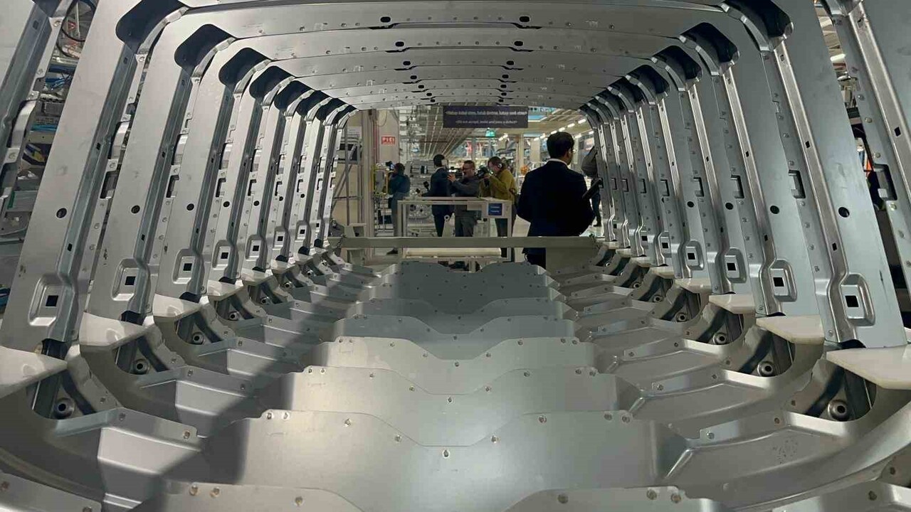 OTOMOTİV SEKTÖRÜNÜN KASIM AYINDA ALMANYA VE BİRLEŞİK KRALLIK'A İHRACATI YÜZDE 45, FRANSA'YA İSE...