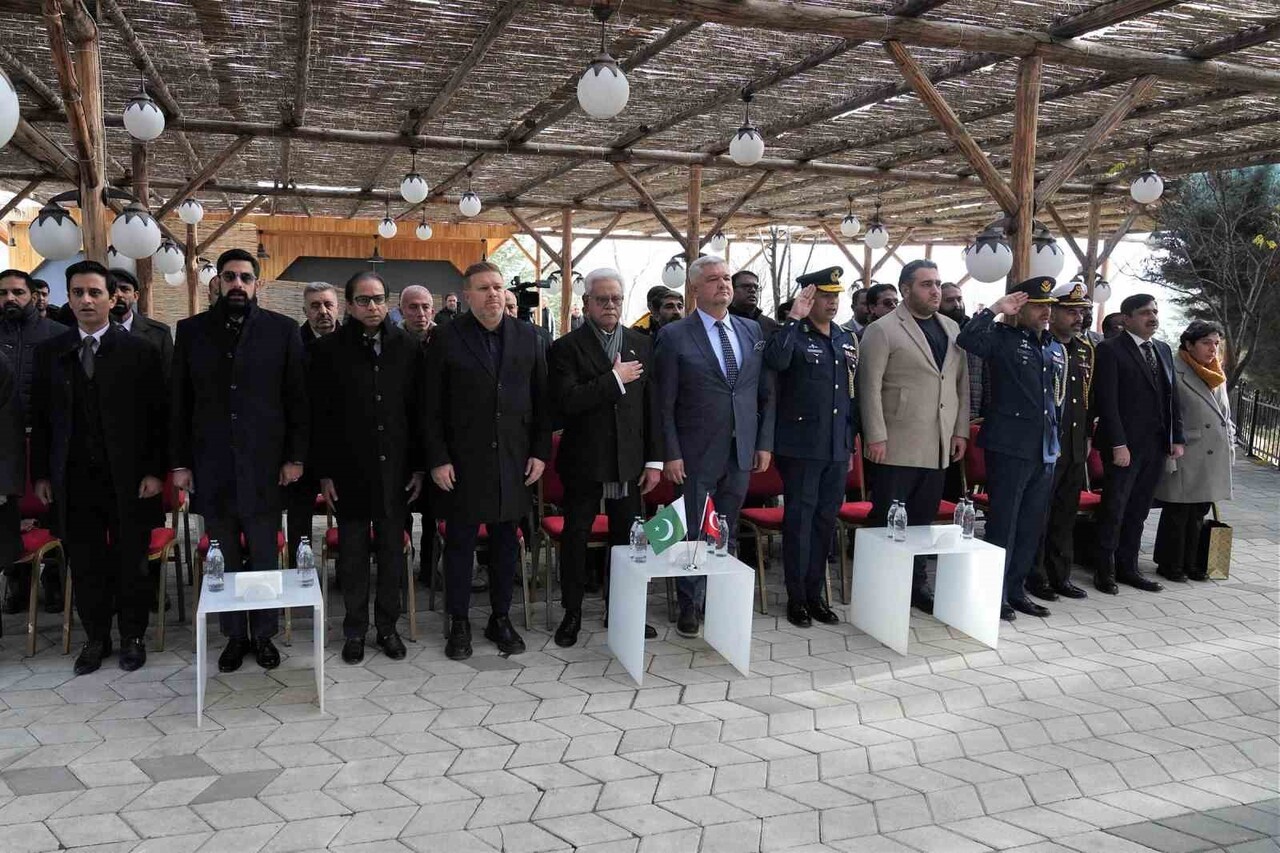 PAKİSTAN'IN PEŞAVER KENTİNDE BULUNAN ORDU HALK OKULU'NA (ARMY PUBLİC SCHOOL) TEHRİK-İ TALİBAN...