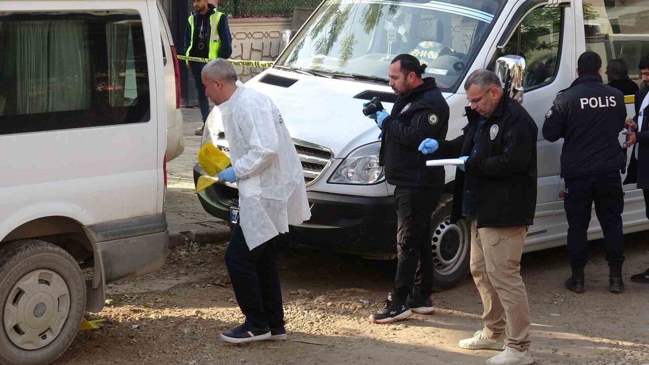 PARK HALİNDEKİ 3 ARAÇ İSABET ALDI