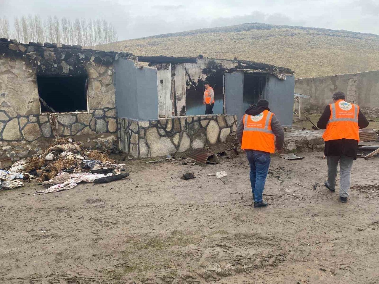 PATNOS’TA EVİ YANAN AİLEYE DERNEKTEN YARDIM ELİ