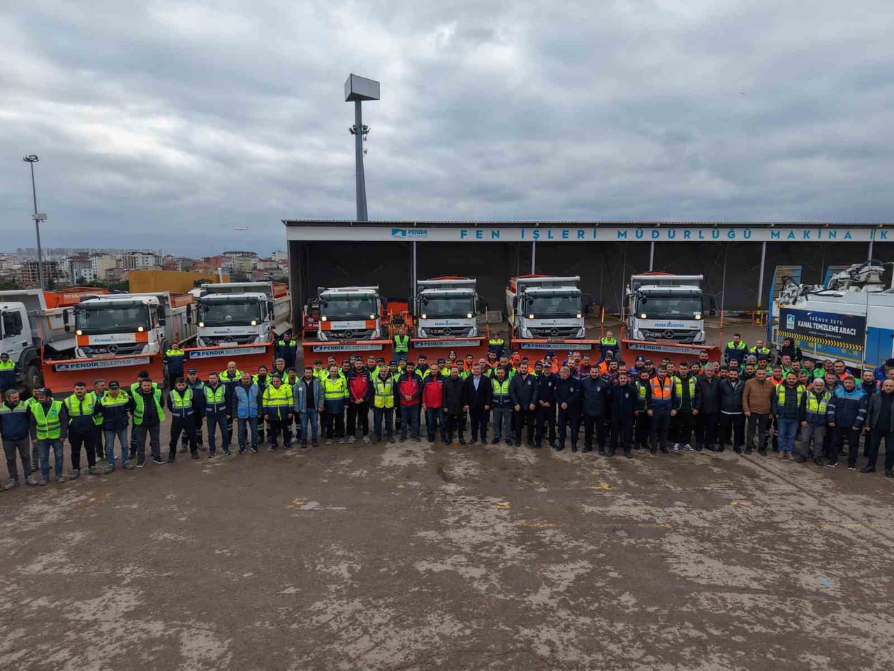 PENDİK BELEDİYESİ İLÇE GENELİNDE MUHTEMEL OLUMSUZLUKLARA KARŞI TEYAKKUZA GEÇTİ. 475 PERSONEL VE 80...