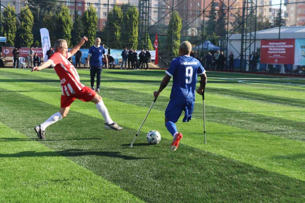 PENDİK BELEDİYESİ VE İSTANBUL ANADOLU ADALET SARAYI İŞ BİRLİĞİNDE DÜZENLENEN FUTBOL MÜSABAKASINDA...