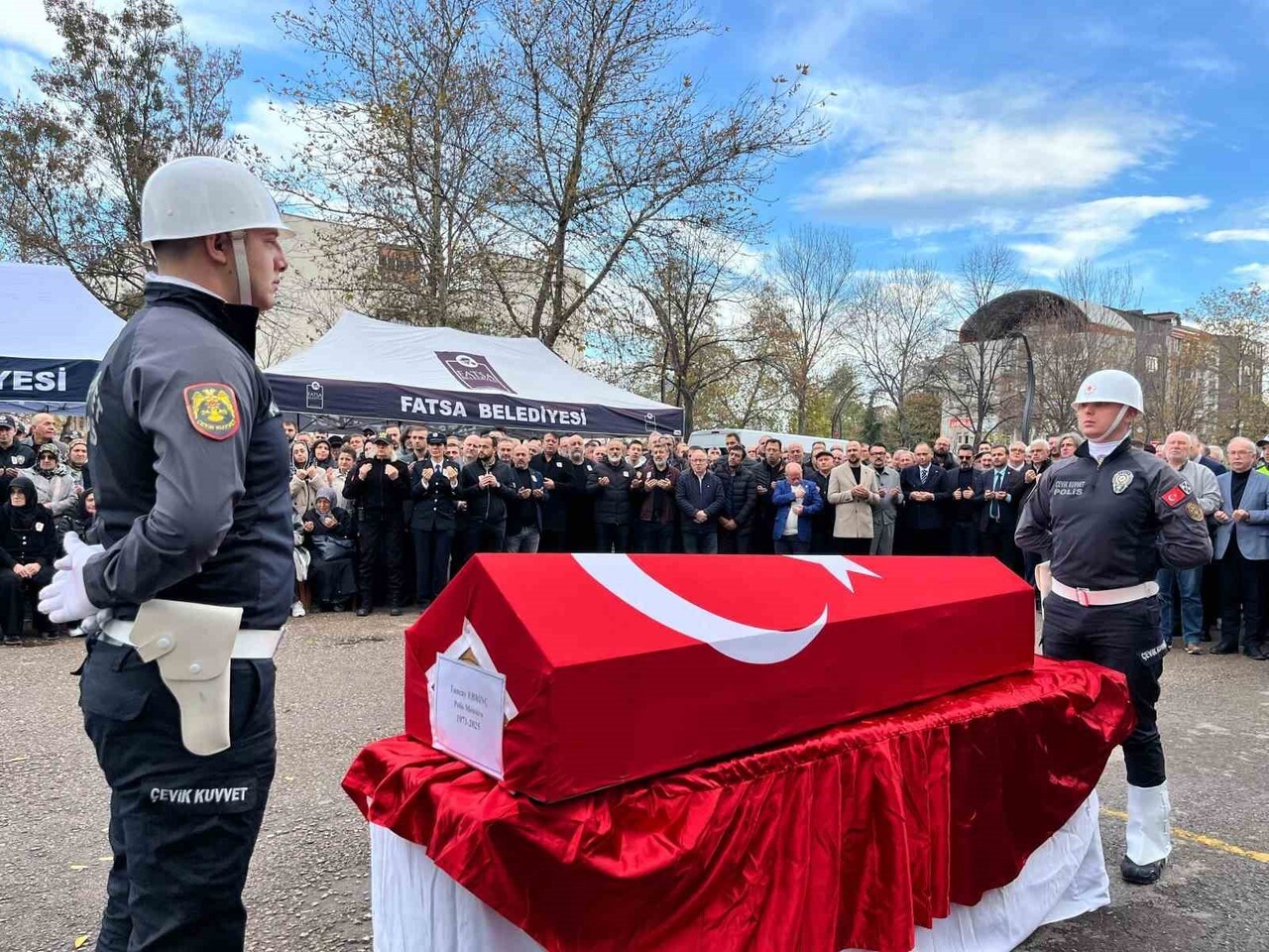 POLİS MEMURU İÇİN DÜZENLENEN TÖREN