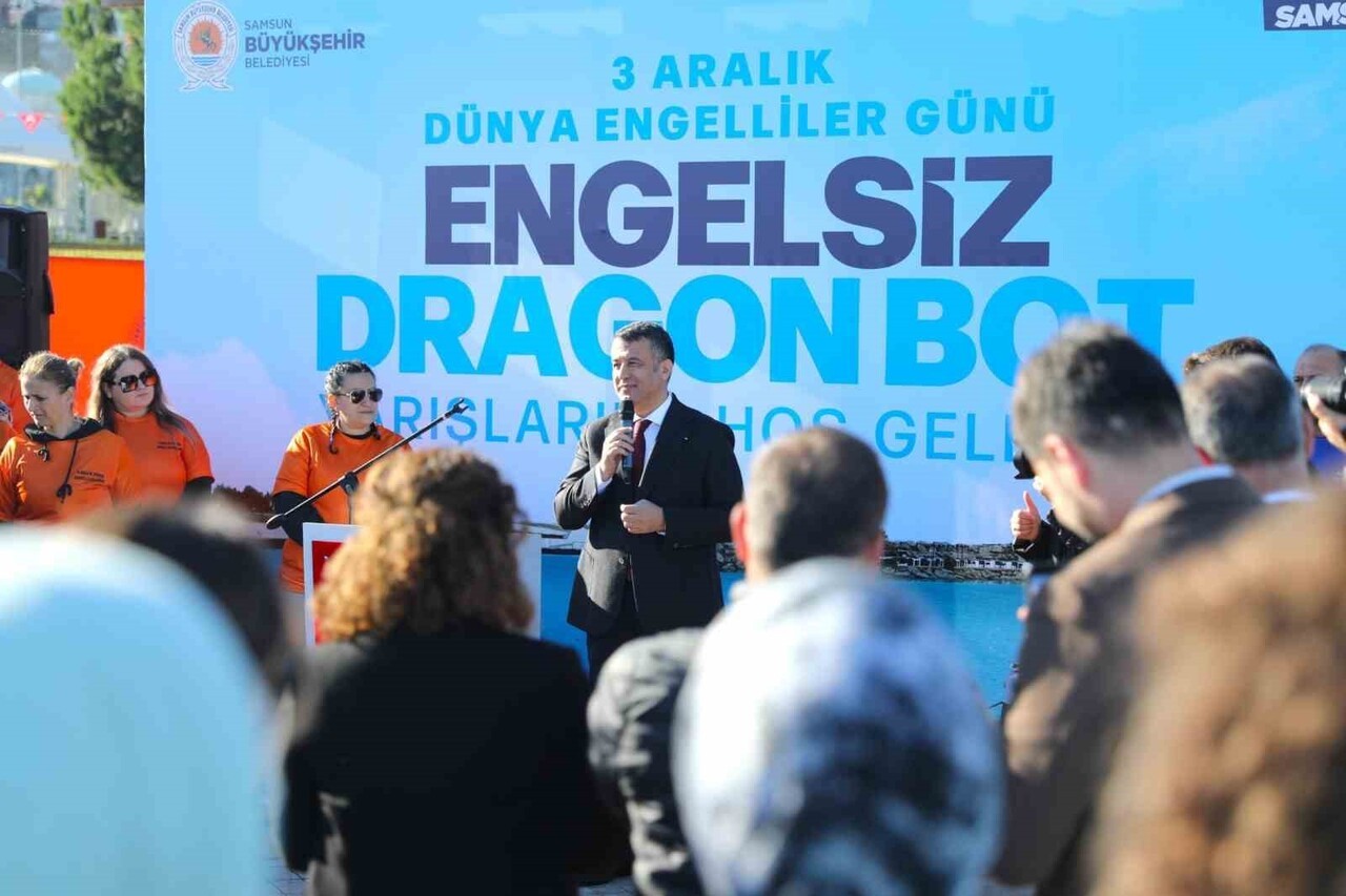 PROGRAMA KATILAN VE YARIŞLARIN STARTINI VEREN BÜYÜKŞEHİR BELEDİYE BAŞKANI HALİT DOĞAN...