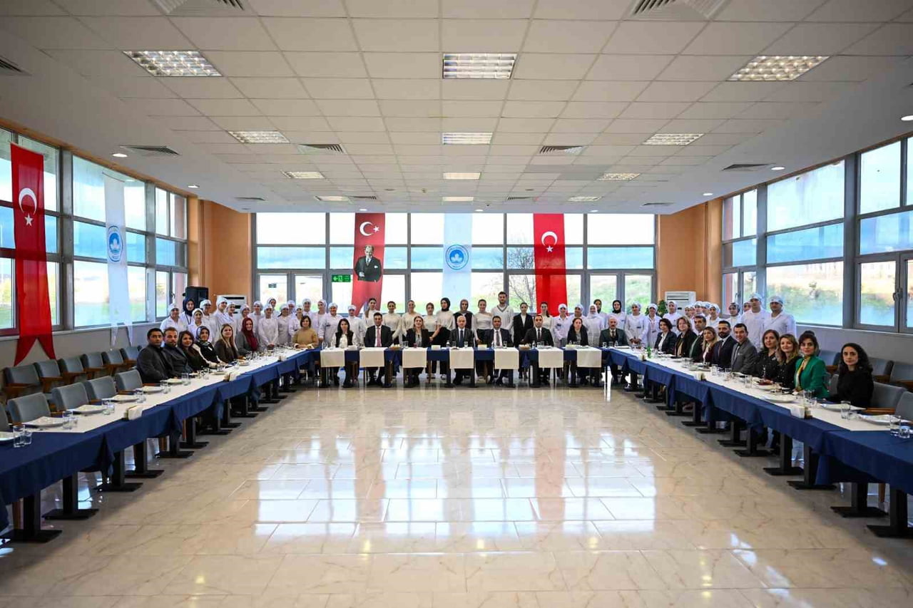 PROGRAMA VALİ UĞUR TURAN'IN YANI SIRA KIRKLARELİ CUMHURİYET BAŞSAVCISI ÖZKAN LEVENT TAŞKOPARAN...