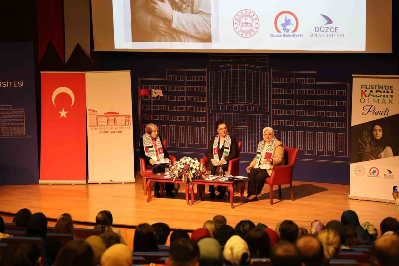 "FİLİSTİN’DE KADIN OLMAK" ADLI PANEL, DÜZCE ÜNİVERSİTESİ CUMHURİYET KONFERANS SALONU’NDA...