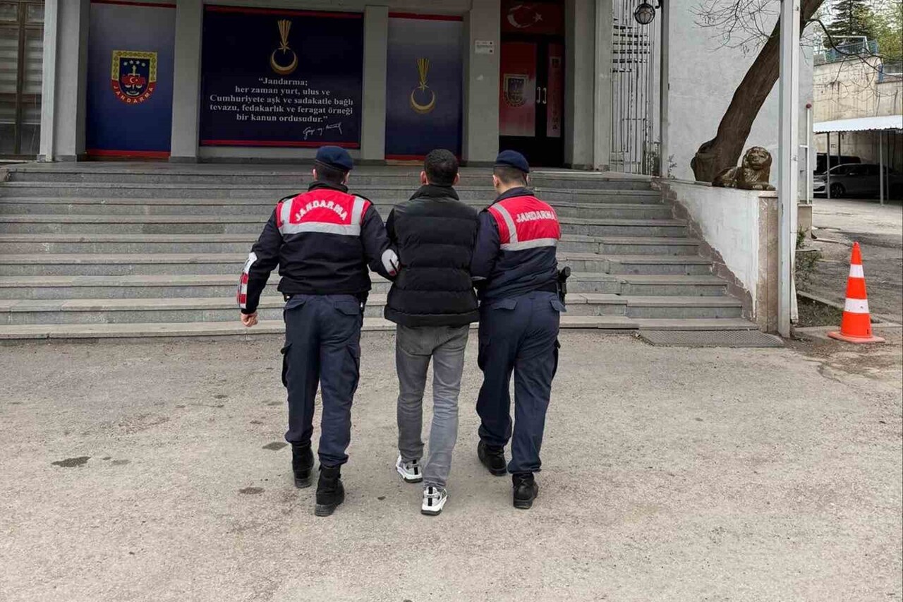 "HİZMET NEDENİYLE GÜVENİ KÖTÜYE KULLANMA" VE "KASTEN YARALAMA" SUÇLARINDAN ARANAN M.A. (29)