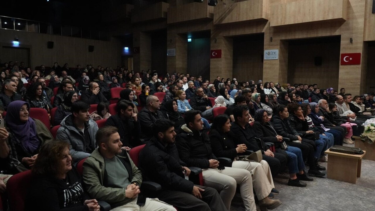 "OKUYAN ŞEHİR" KİMLİĞİNİ GÜÇLENDİREN VE BU YIL 8’İNCİSİ DÜZENLENEN NİĞDE KİTAP FUARI, ON GÜN...