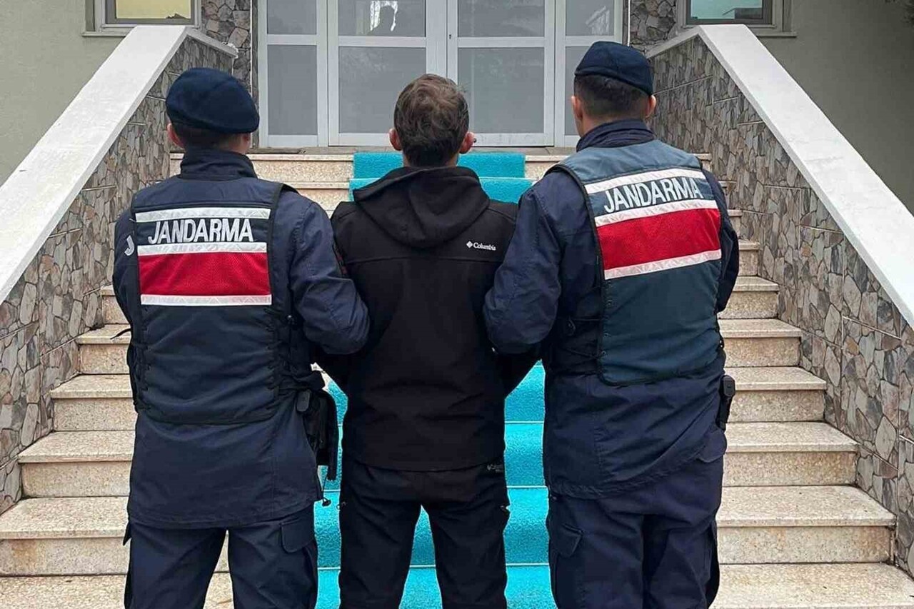 "UYUŞTURUCU MADDE KULLANMAK" SUÇUNDAN ARANAN M.A. (28)