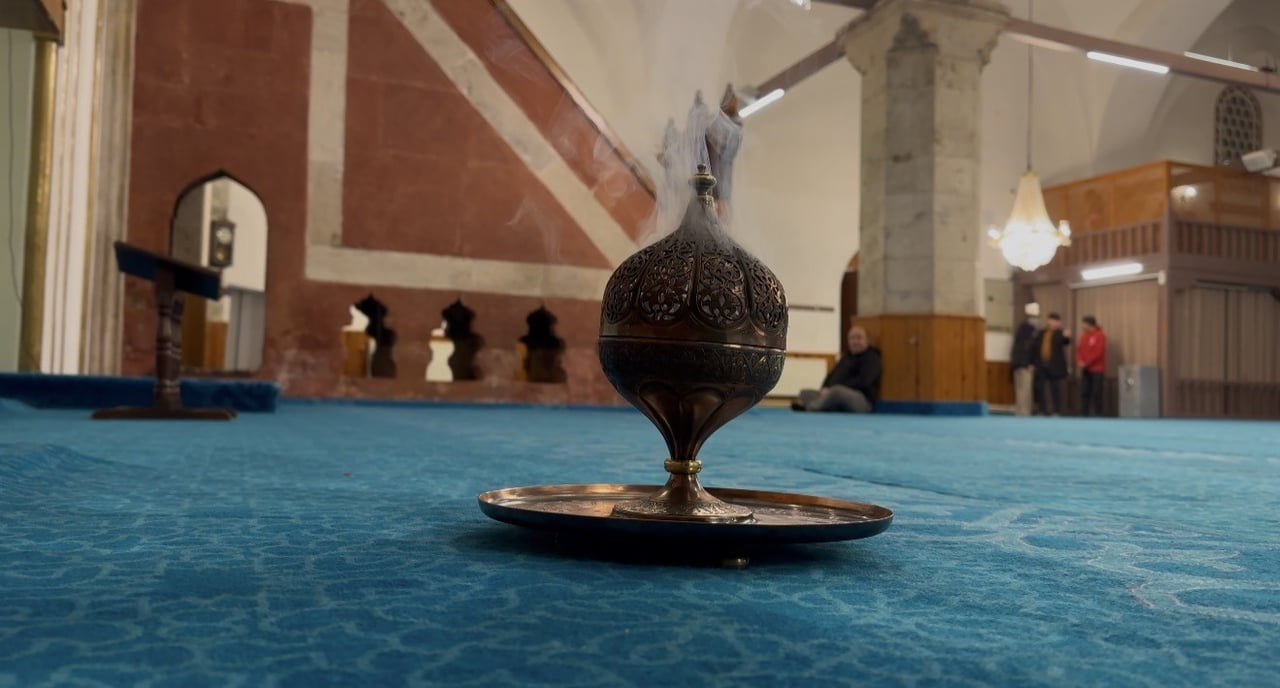 REGAİP KANDİLİ DOLAYISIYLA VAKIF CAMİLERİNDE BUHURDAN YAKILARAK, İBADET MEKÂNLARINDA FERAH VE...