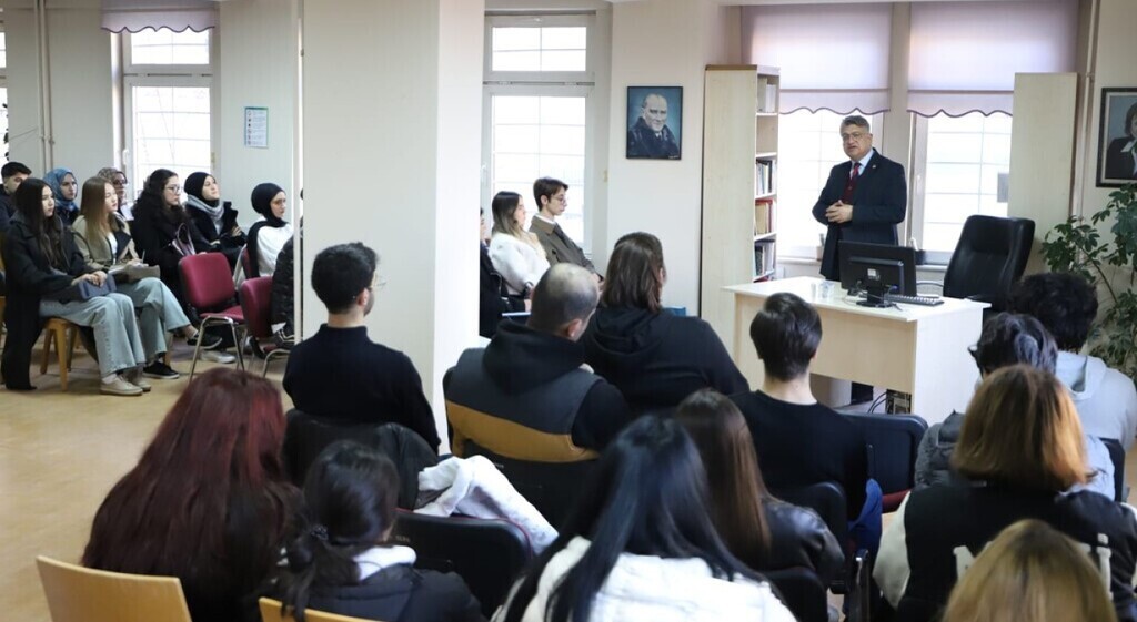 REKTÖR KIZILTOPRAK, 'SİYASİ TARİH DERSİ'Nİ MUSTAFA HAKKI YEŞİL KÜTÜPHANESİ’NDE...