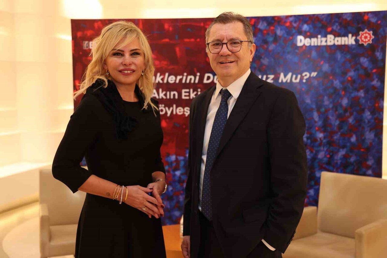 RESSAM AKIN EKİCİ’NİN YAŞAMI, SANATSAL ÜRETİMLERİ VE BİRİKİMİNİ FARKLI PERSPEKTİFLERLE ELE ALAN;...