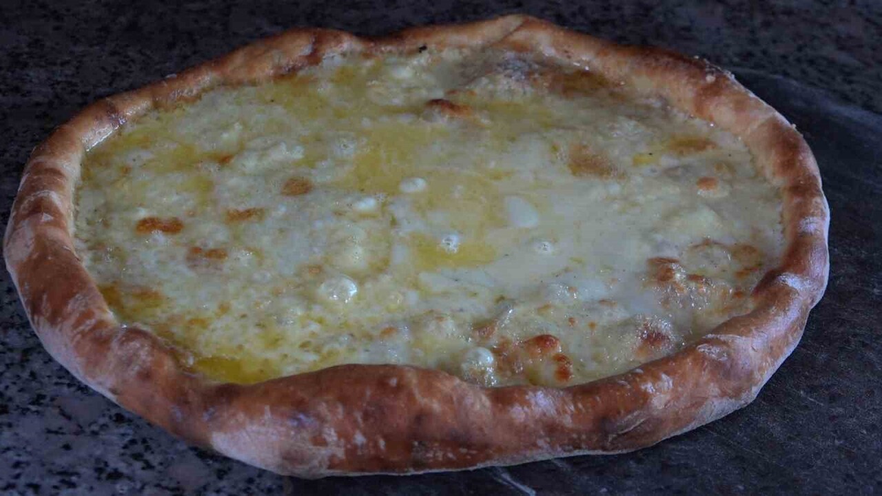 RİZE'NİN COĞRAFİ İŞARETLİ DEREPAZARI PİDESİ YİYENLERİN DAMAĞINDA KALICI BİR LEZZET BIRAKIRKEN...