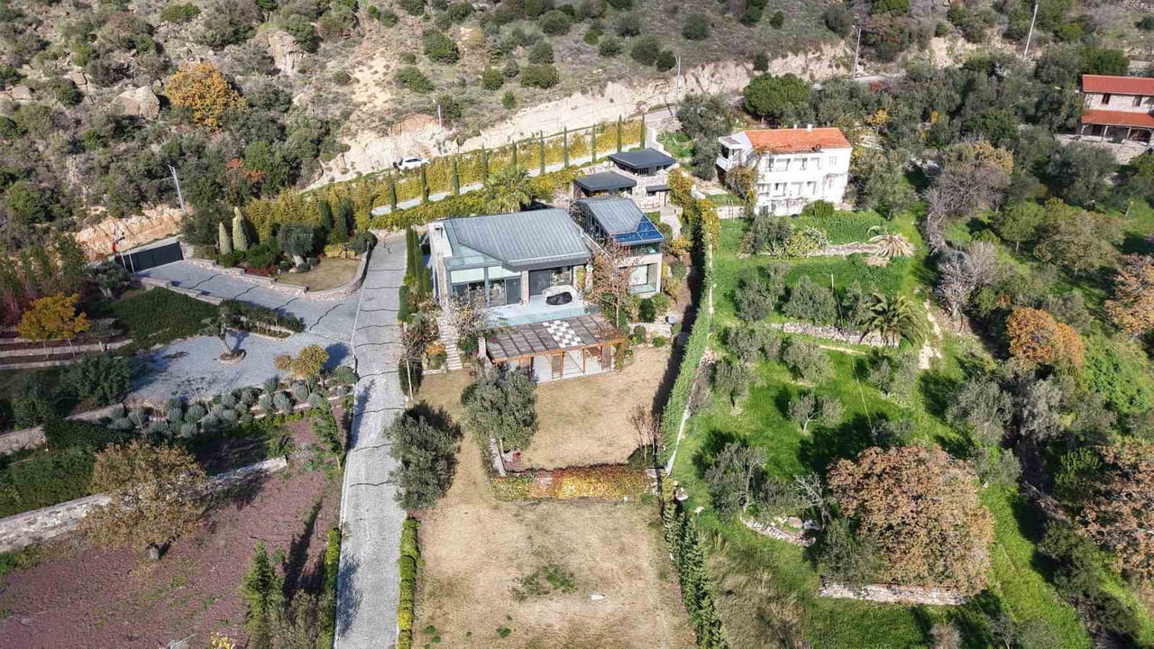 SADETTİN SARAN’IN KURUOBA KÖYÜNDEKİ VİLLASI DRON İLE HAVADAN GÖRÜNTÜLENDİ.