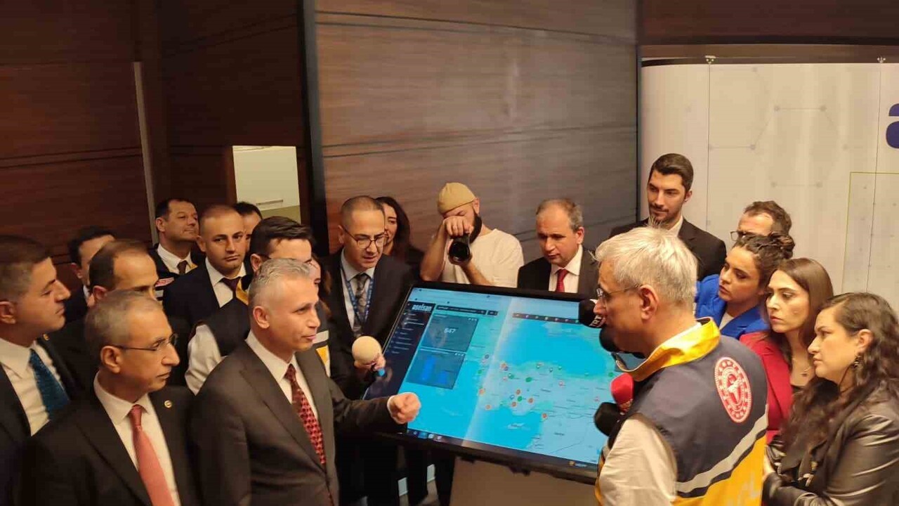 SAĞLIK BAKANI KEMAL MEMİŞOĞLU, "SON 20 YILDA ACİL SAĞLIK HİZMETLERİNDE KÜRESEL BİR BAŞARI...