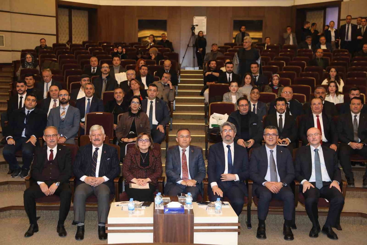 SAĞLIK TEKNOLOJİLERİ VE BİLİMİ ALANINDAKİ YENİLİKÇİ ÇÖZÜMLERİN MASAYA YATIRILARAK GELECEĞİN SAĞLIK...