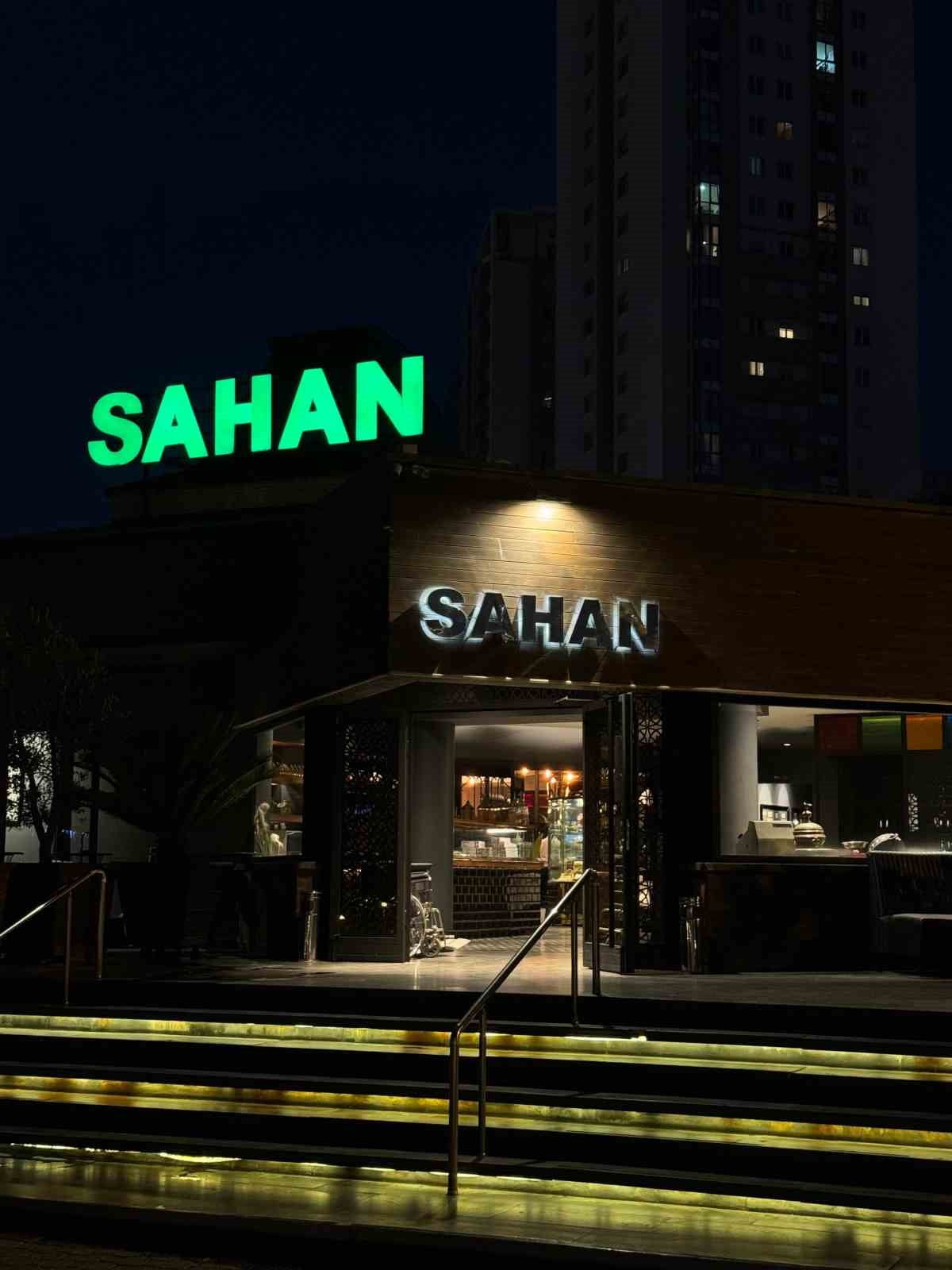 SAHAN GRUP YÖNETİM KURULU BAŞKANI TAHİR TEKİN ÖZTAN HER YIL OLDUĞU GİBİ BU YIL DA YENİ YIL...