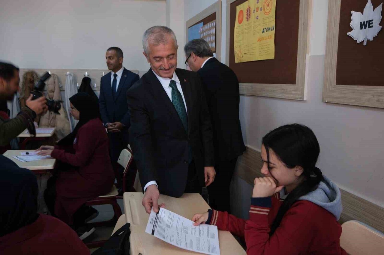 ŞAHİNBEY BELEDİYESİ’NİN BU YIL 8’İNCİSİNİ DÜZENLEDİĞİ "UMRE ÖDÜLLÜ KİTAP OKUMA YARIŞMASI"...