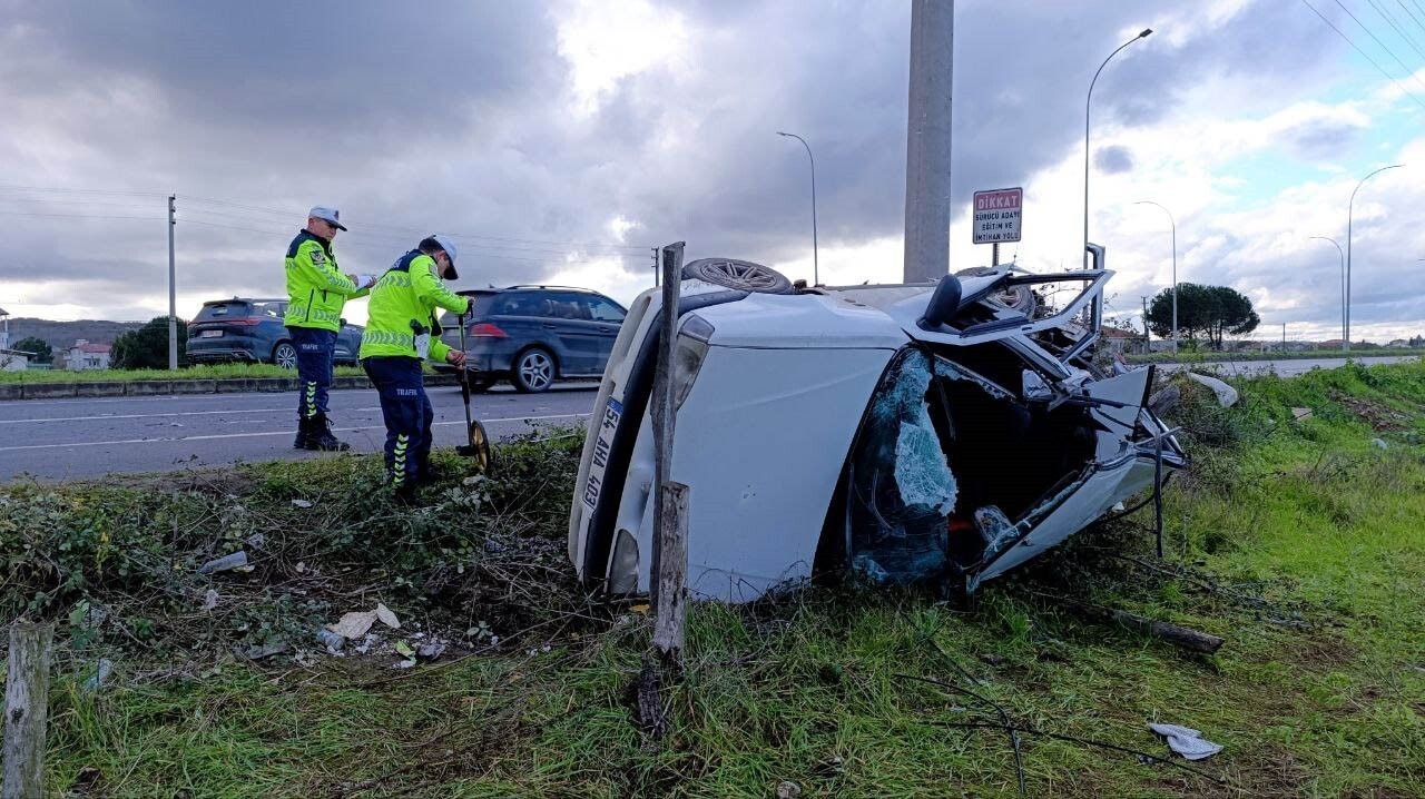 SAKARYA'NIN KARASU İLÇESİNDE CİP İLE OTOMOBİLİN ÇARPIŞMASI NETİCESİNDE MEYDANA GELEN KAZADA AĞIR...