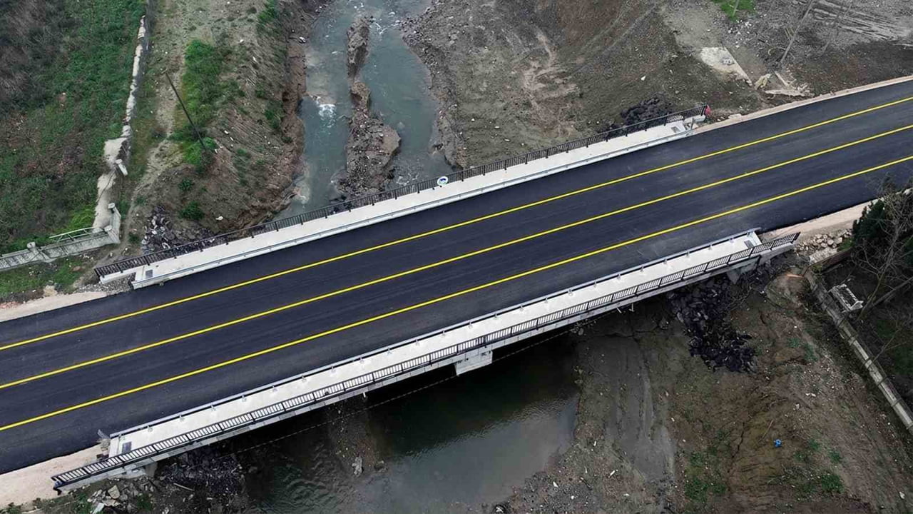 SAKARYA BÜYÜKŞEHİR BELEDİYESİ, AKYAZI VE HENDEK İLÇELERİNDE 20 MAHALLEYİ BİRBİRİNE BAĞLAYAN...