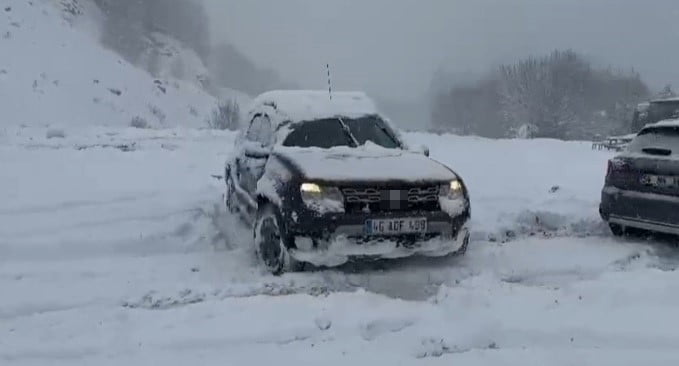 SAKARYA’DA BEKLENEN KAR YAĞIŞININ GELMESİYLE BİRLİKTE YÜKSEK KESİMLERDEKİ YAĞIŞ ORANI DA ARTTI....