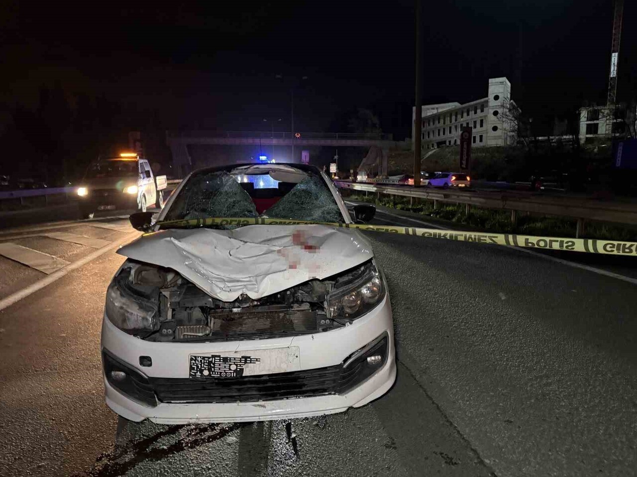 SAKARYA’NIN ARİFİYE İLÇESİ D-100 KARA YOLUNDA ÜST GEÇİDE YAKLAŞIK 20 METRE UZAKLIKTA YOLUN...