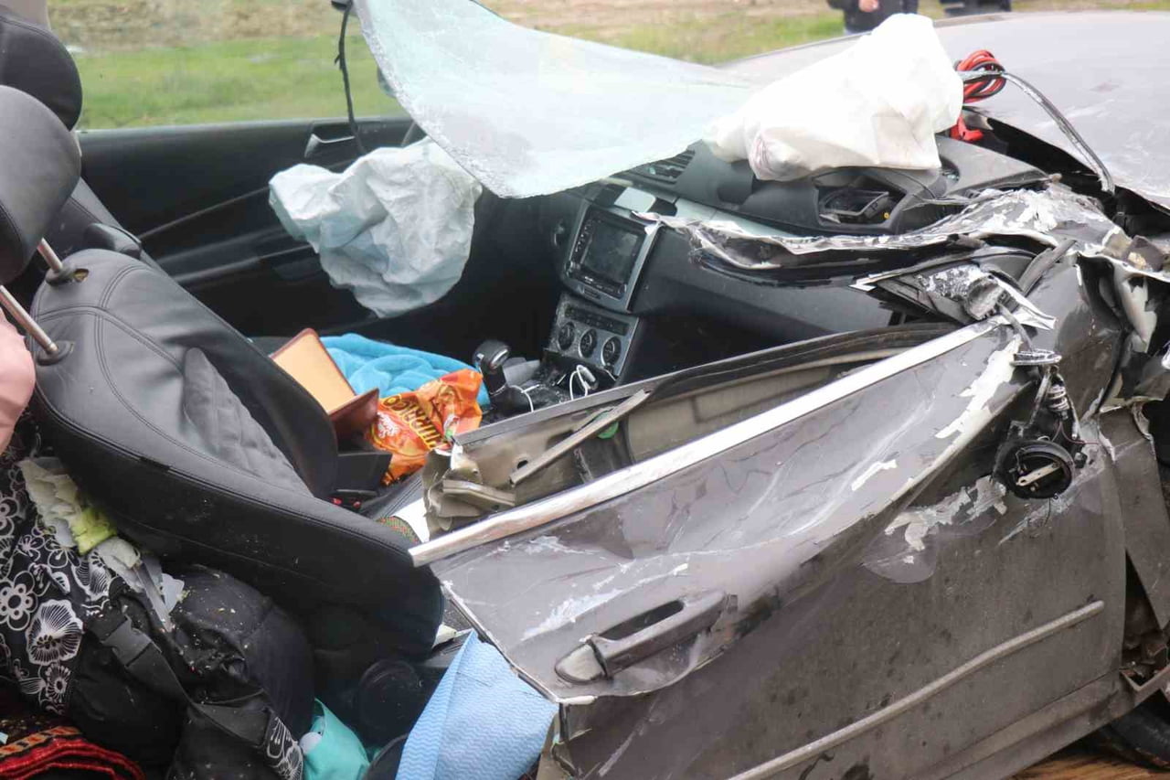 SAKARYA’NIN HENDEK İLÇESİNDE YABANCI PLAKALI BİR OTOMOBİLİN, TIRA ARKADAN ÇARPMASI SONUCUNDA...