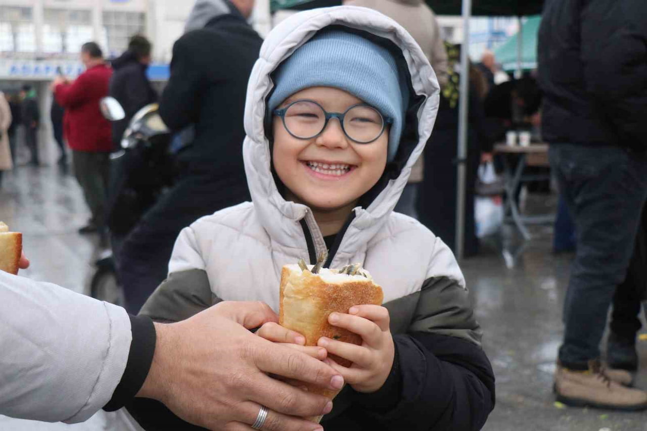 SAKARYA RİZELİLER KÜLTÜR VE SOSYAL YARDIMLAŞMA DERNEĞİ TARAFINDAN DÜZENLENEN ŞEHİR MERKEZİNDE İLK...