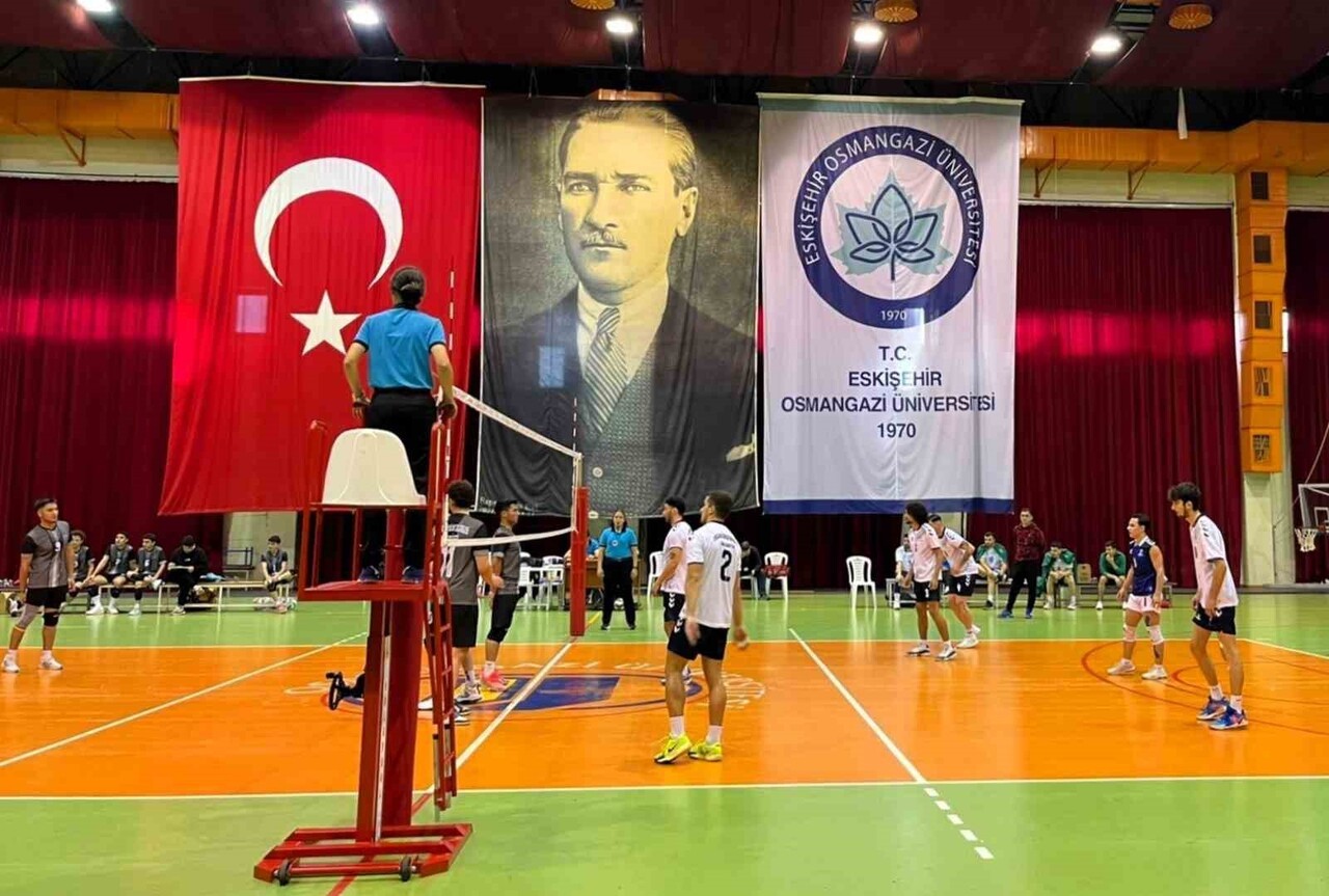 SAKARYA UYGULAMALI BİLİMLER ÜNİVERSİTESİ (SUBÜ) ERKEK VE KADIN VOLEYBOL TAKIMLARI, TÜRKİYE...