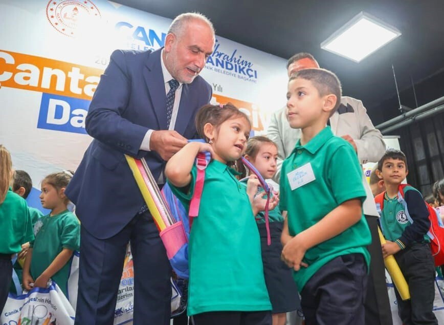 SAMSUN'UN CANİK BELEDİYE BAŞKANI İBRAHİM SANDIKÇI, EĞİTİM YOLCULUKLARINDA ÖĞRENCİLERİN YANINDA...