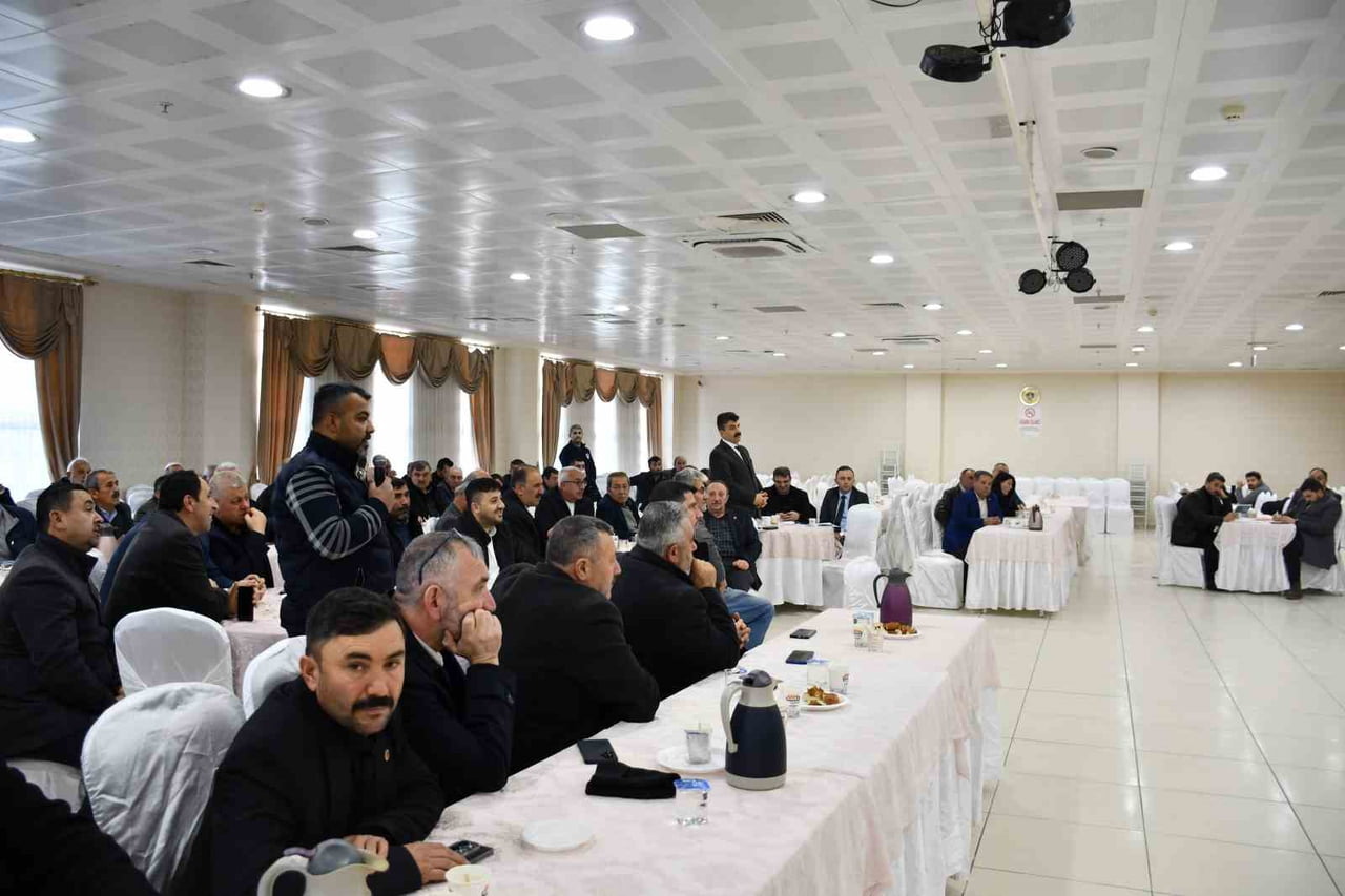 SAMSUN BÜYÜKŞEHİR BELEDİYE BAŞKANI HALİT DOĞAN, VEZİRKÖPRÜ’DE GÖREV YAPAN MAHALLE MUHTARLARIYLA...