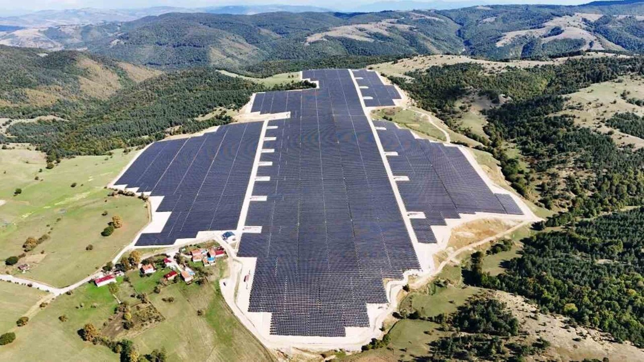 SAMSUN BÜYÜKŞEHİR BELEDİYESİ (SBB), ŞEHRİN BELLİ BÖLGELERİNDE BULUNAN GÜNEŞ ENERJİSİ SANTRALLERİ...